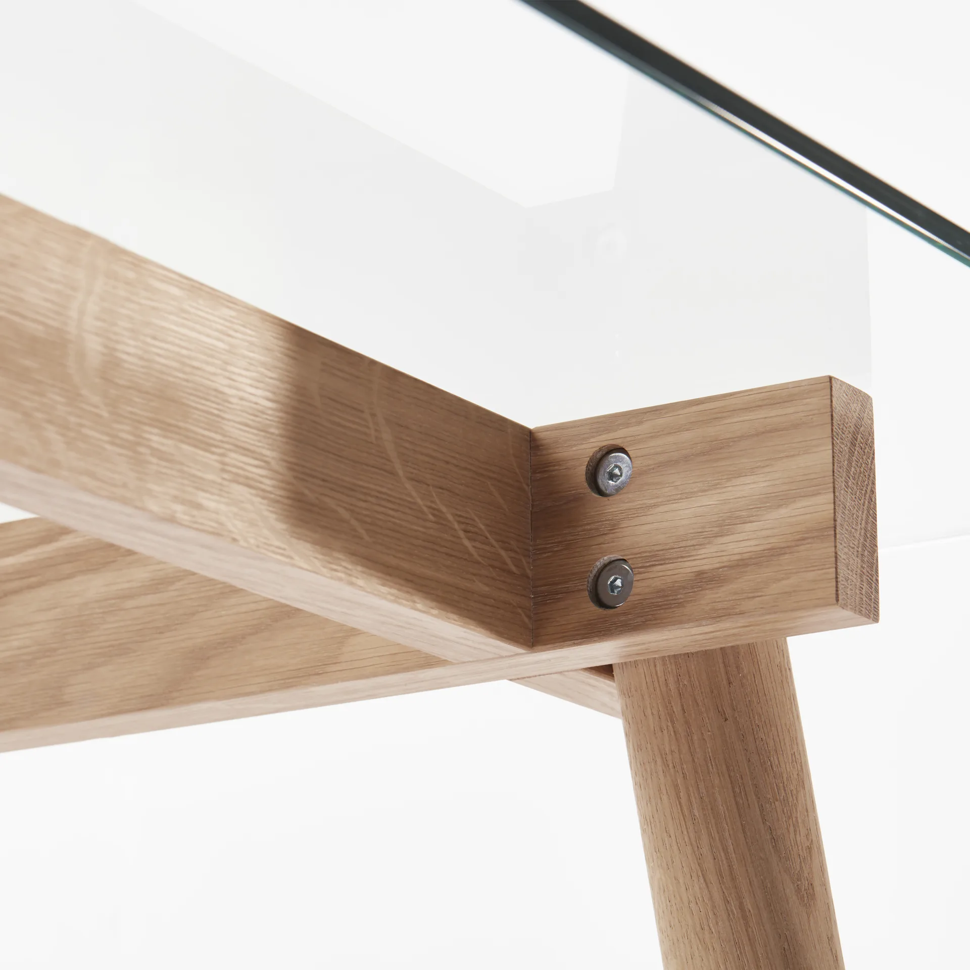 Corners matbord, ek vitolja, glas A2