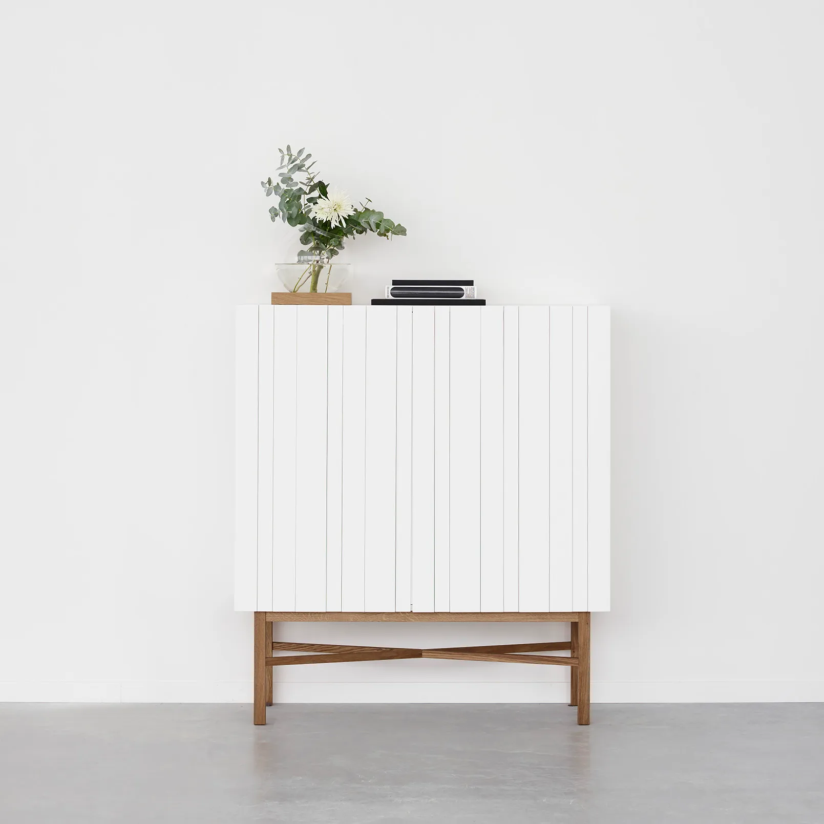 White Cabinet skåp, ek A2