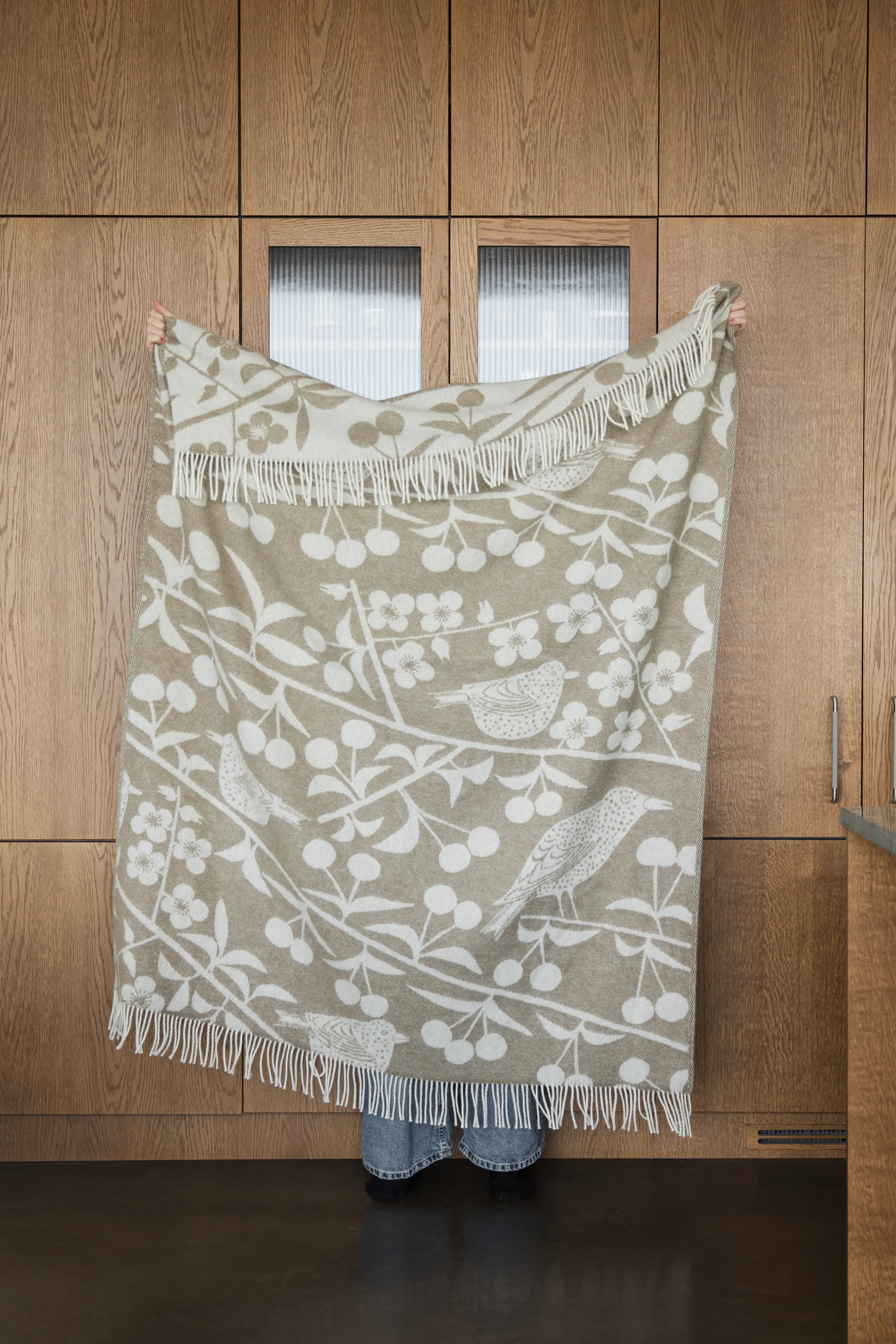 Körsbärsträdgården pläd 130x170 cm, Brun-offwhite Almedahls