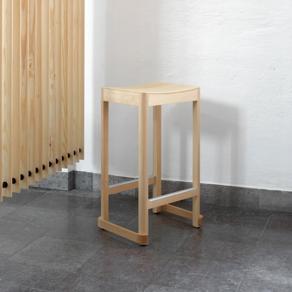 Atelier barpall, Naturlackerad ask-H65 cm Artek