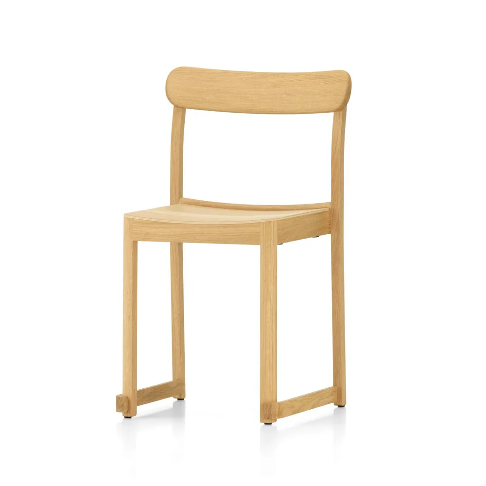Atelier stol, Klarlackerad ek Artek