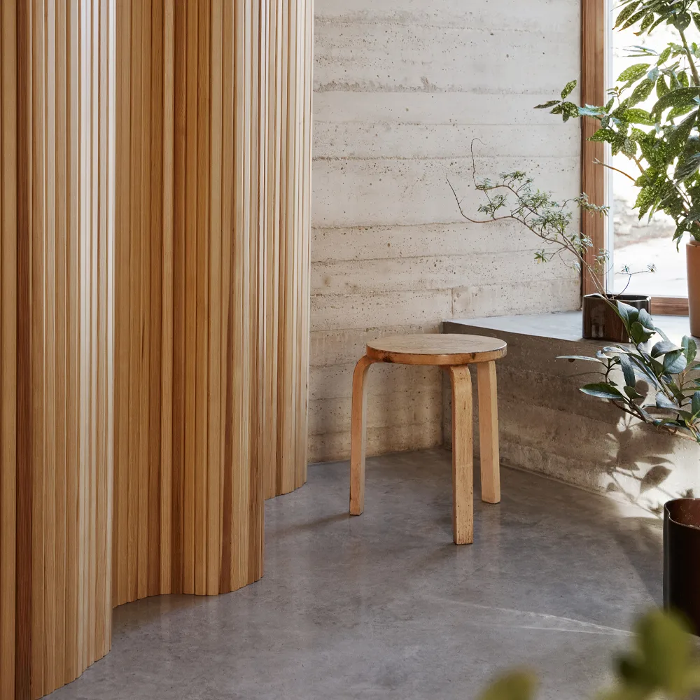 Stool 60 pall 3 st ben, Grön-Björk Artek