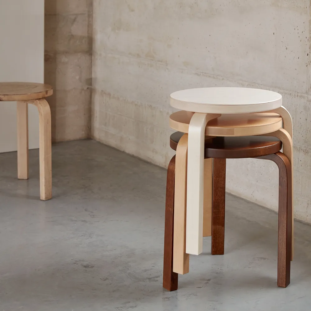 Stool 60 pall 3 st ben, Vit lack Artek