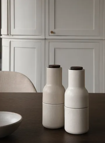 Bottle Grinder kryddkvarn keramik 2 delar - Sand (valnötslock) - Audo Copenhagen