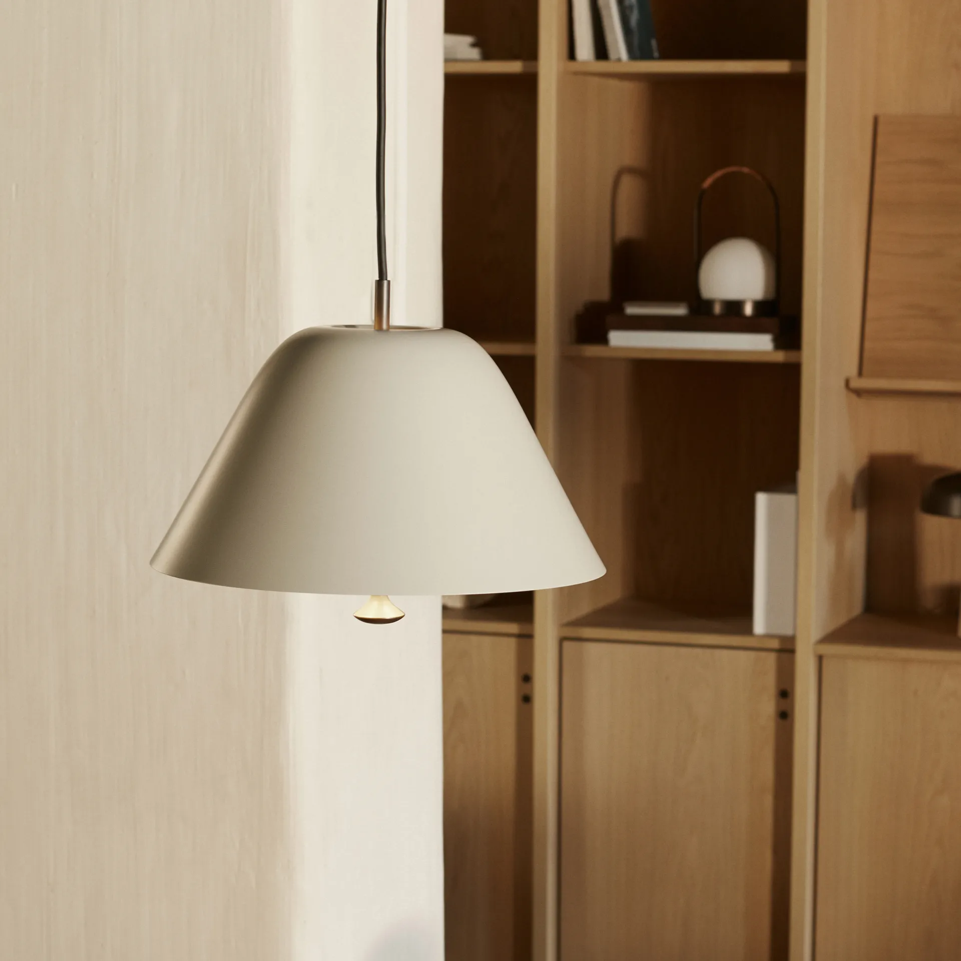 Levitate pendel Ø28 cm, Grå-bronserad mässing Audo Copenhagen