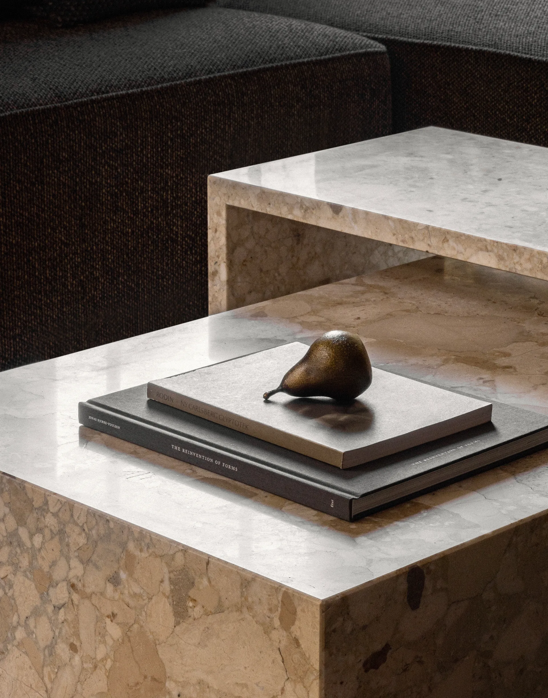 Plinth Bridge avlastningsbord, Kunis Breccia Audo Copenhagen
