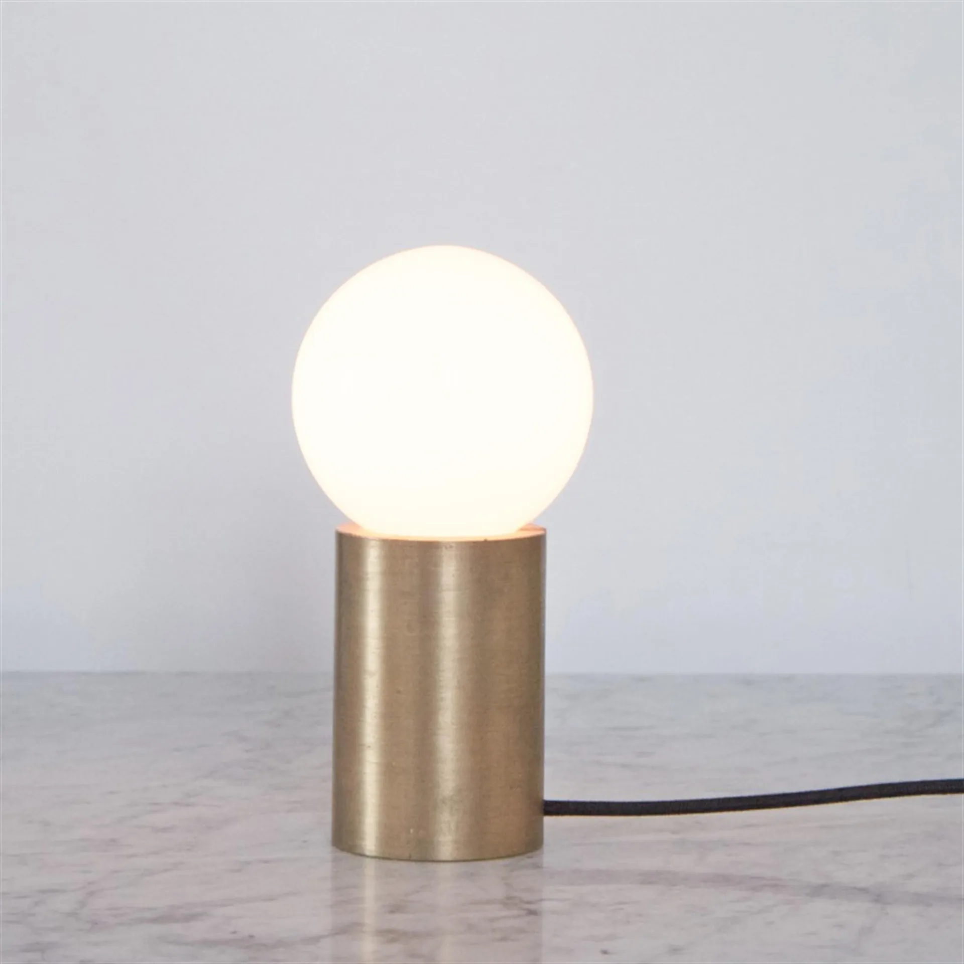 Socket bordslampa, borstad mässing Audo Copenhagen