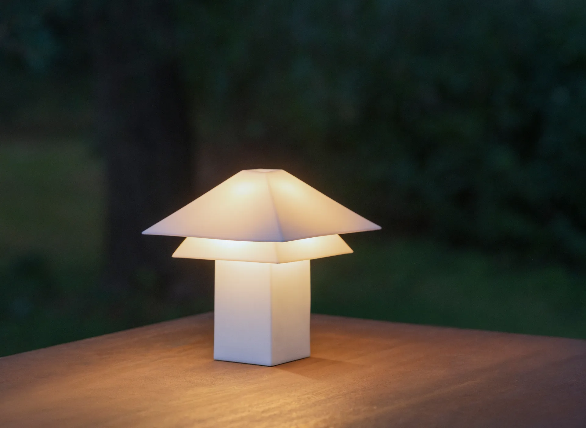 Sanaka bordslampa portabel, White blomus