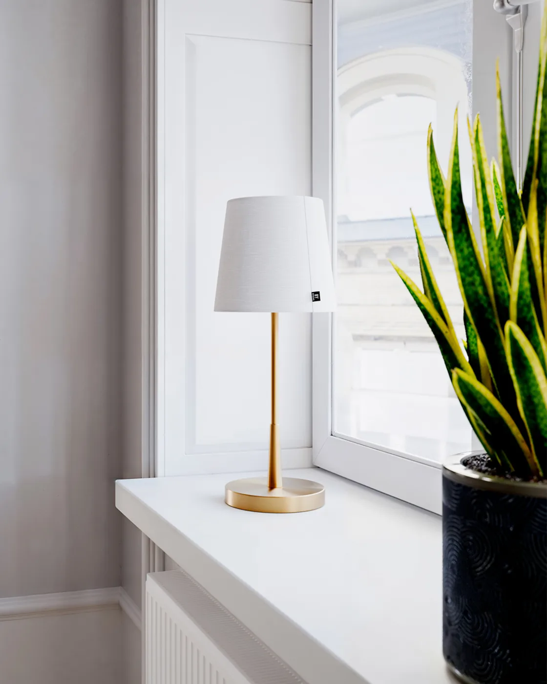 Lumi bordslampa 48,5 cm, Guld-vit By Rydéns