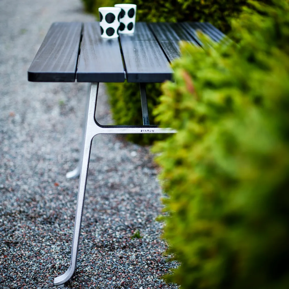 Seriff bord, Mahogny svart lasyr, svart stativ Byarums bruk