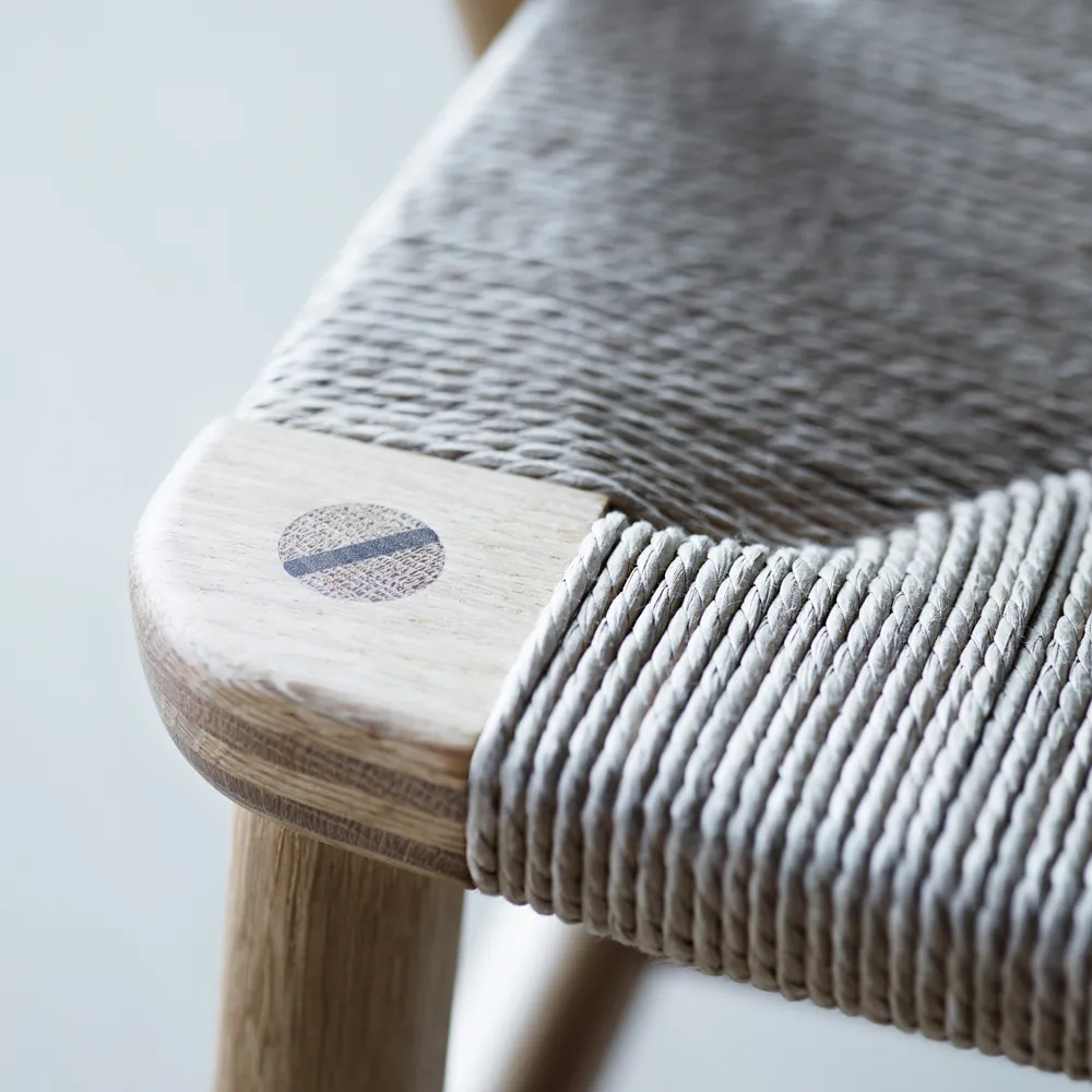 CH22 fåtölj, Oljad valnöt-ek-naturflätad Carl Hansen & Søn