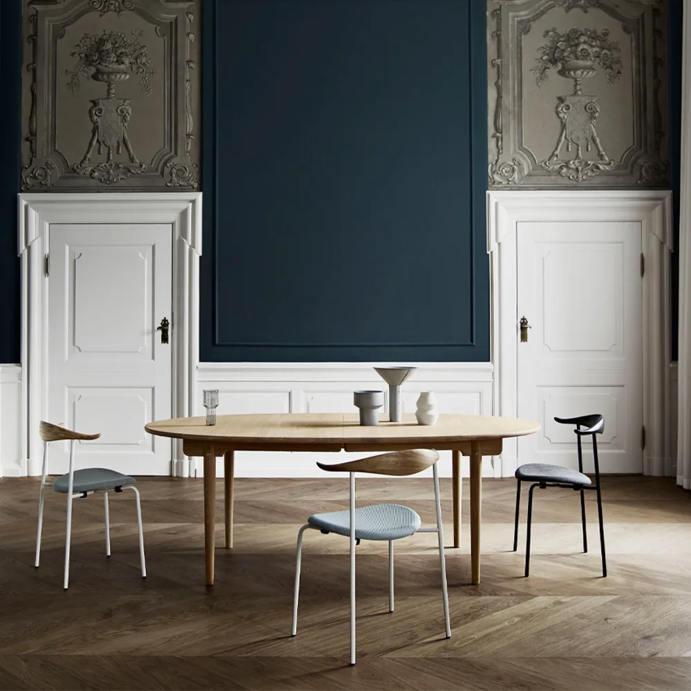CH338 matbord med plats för 2 ilägg, Vitoljad ek Carl Hansen & Søn