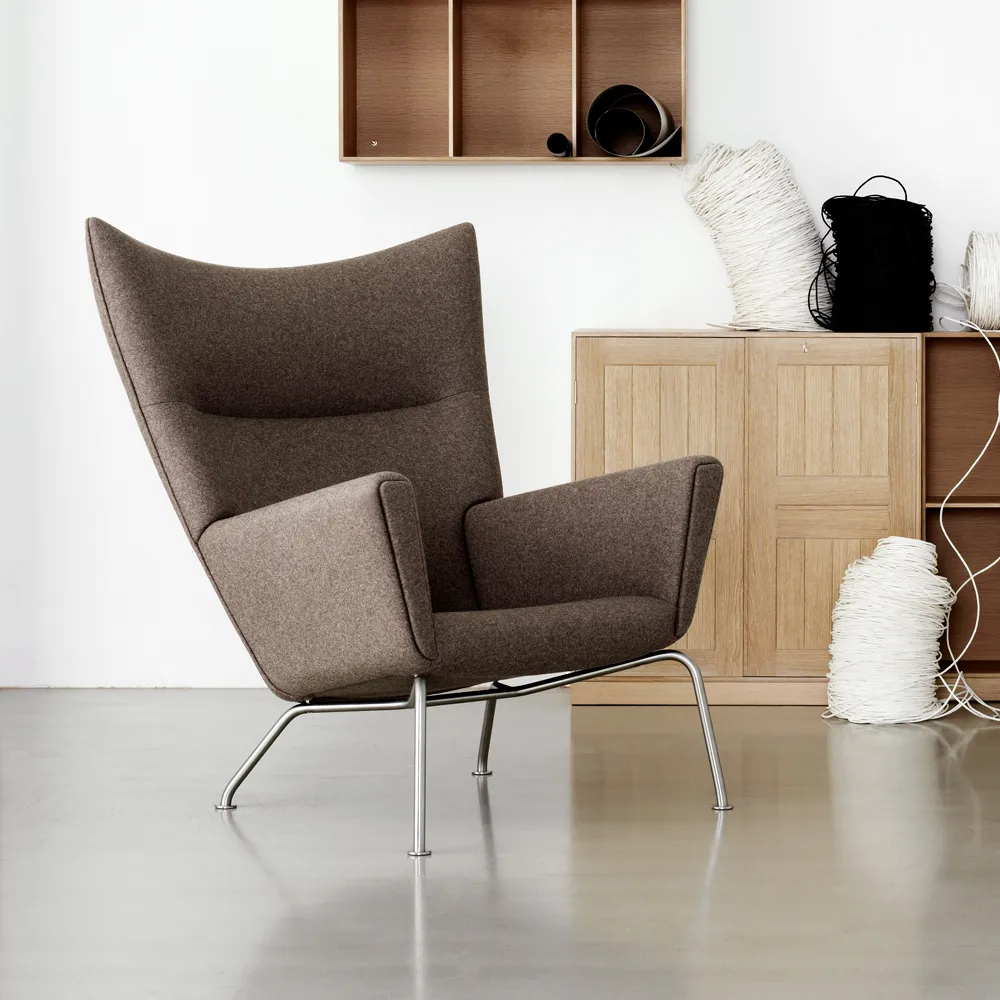 CH445 Wing Chair fåtölj, Thor 301-rostfria stålben Carl Hansen & Søn