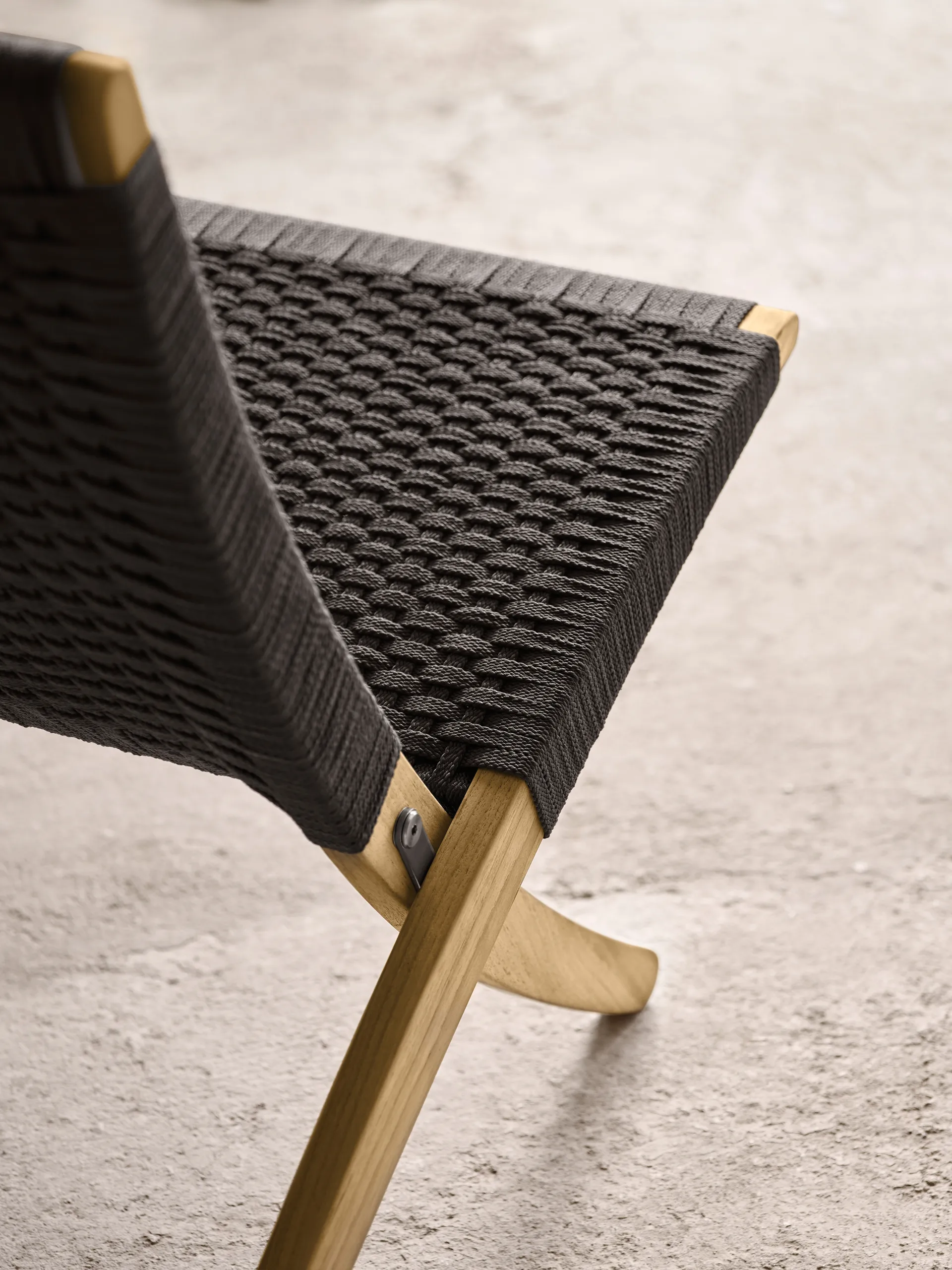 MG501 Cuba Outdoor fällfåtölj, flätning charcoal, teak Carl Hansen & Søn
