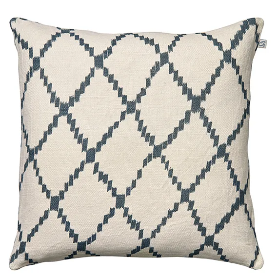 Ikat Kerela kuddfodral 50x50 cm, Vit-blå Chhatwal & Jonsson