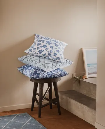 Indu kuddfodral 50x50 cm - Off white-heaven blue - Chhatwal & Jonsson