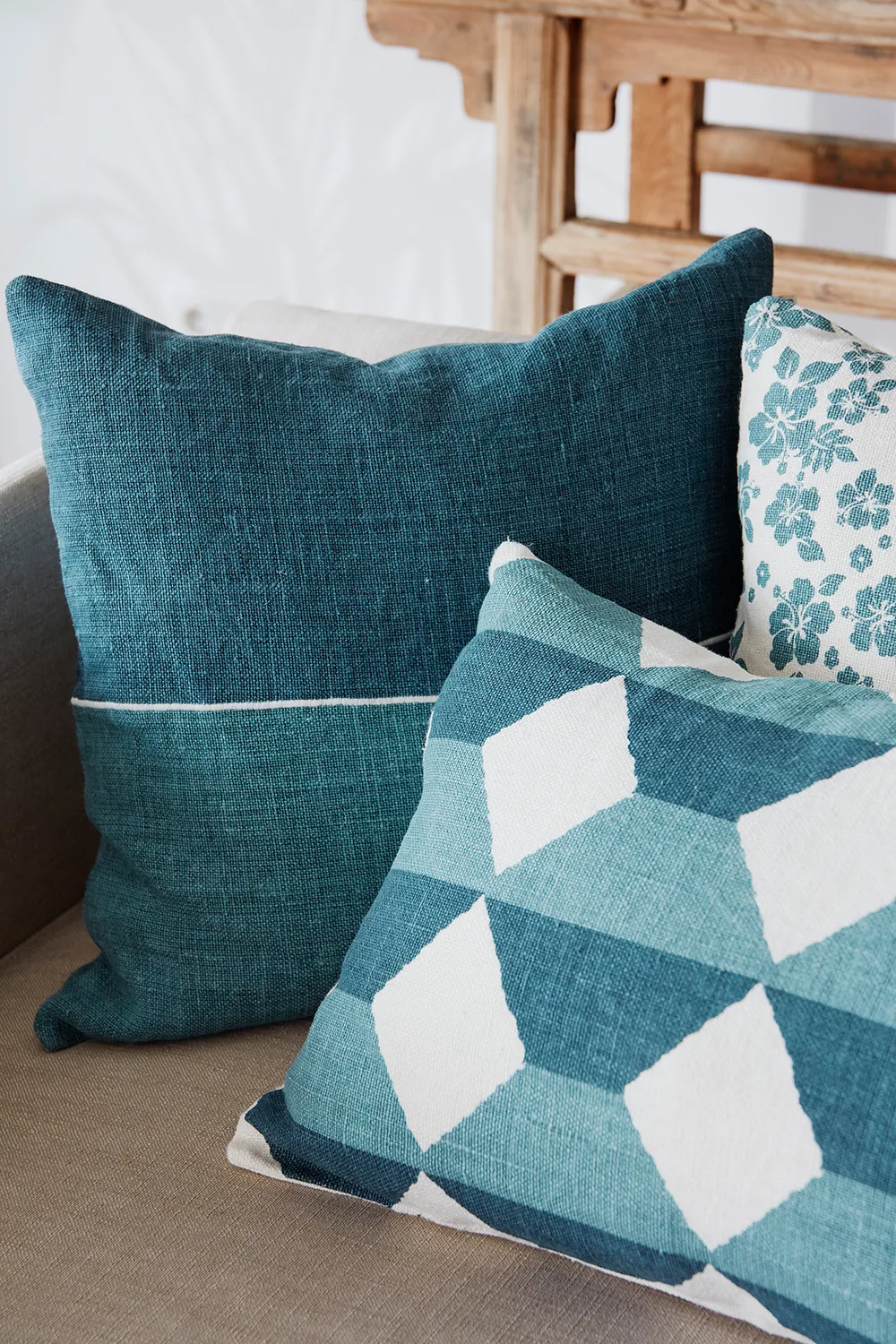 Indu kuddfodral 50x50 cm, Off white-heaven blue Chhatwal & Jonsson