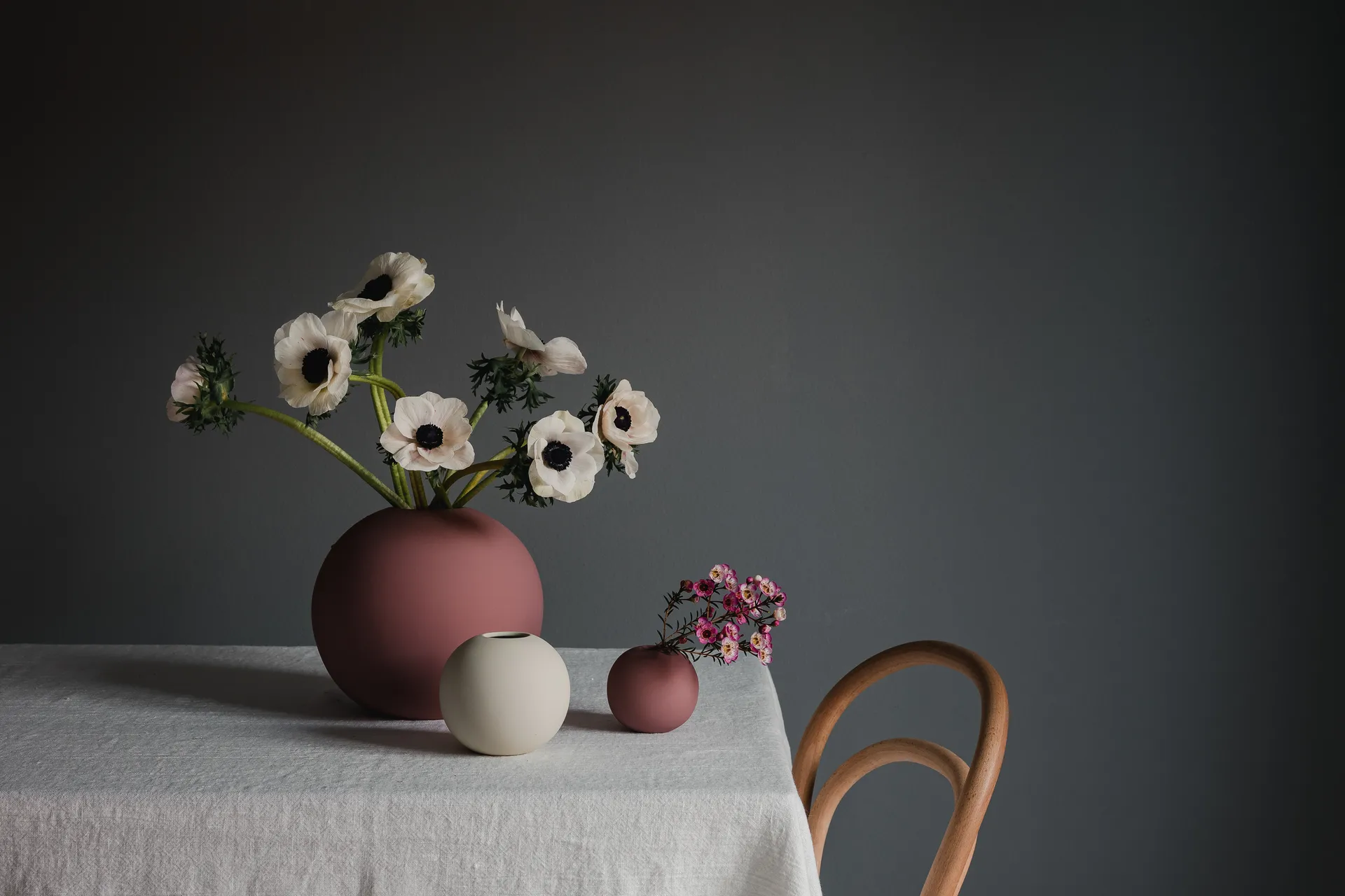 Ball vas cinder rose, 8 cm Cooee Design