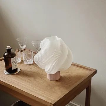 Soft Serve bordslampa - Wild strawberry, Regular, 26 cm - Crème Atelier