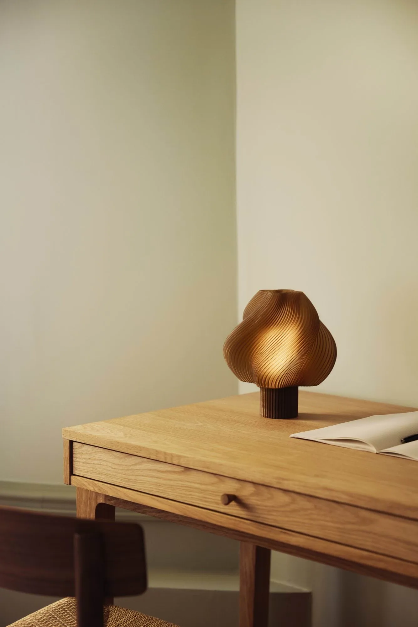 Soft Serve portabel bordslampa, Caramel, 23 cm Crème Atelier
