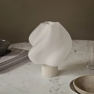 Soft Serve portabel bordslampa - Vanilla bean, 23 cm - Crème Atelier