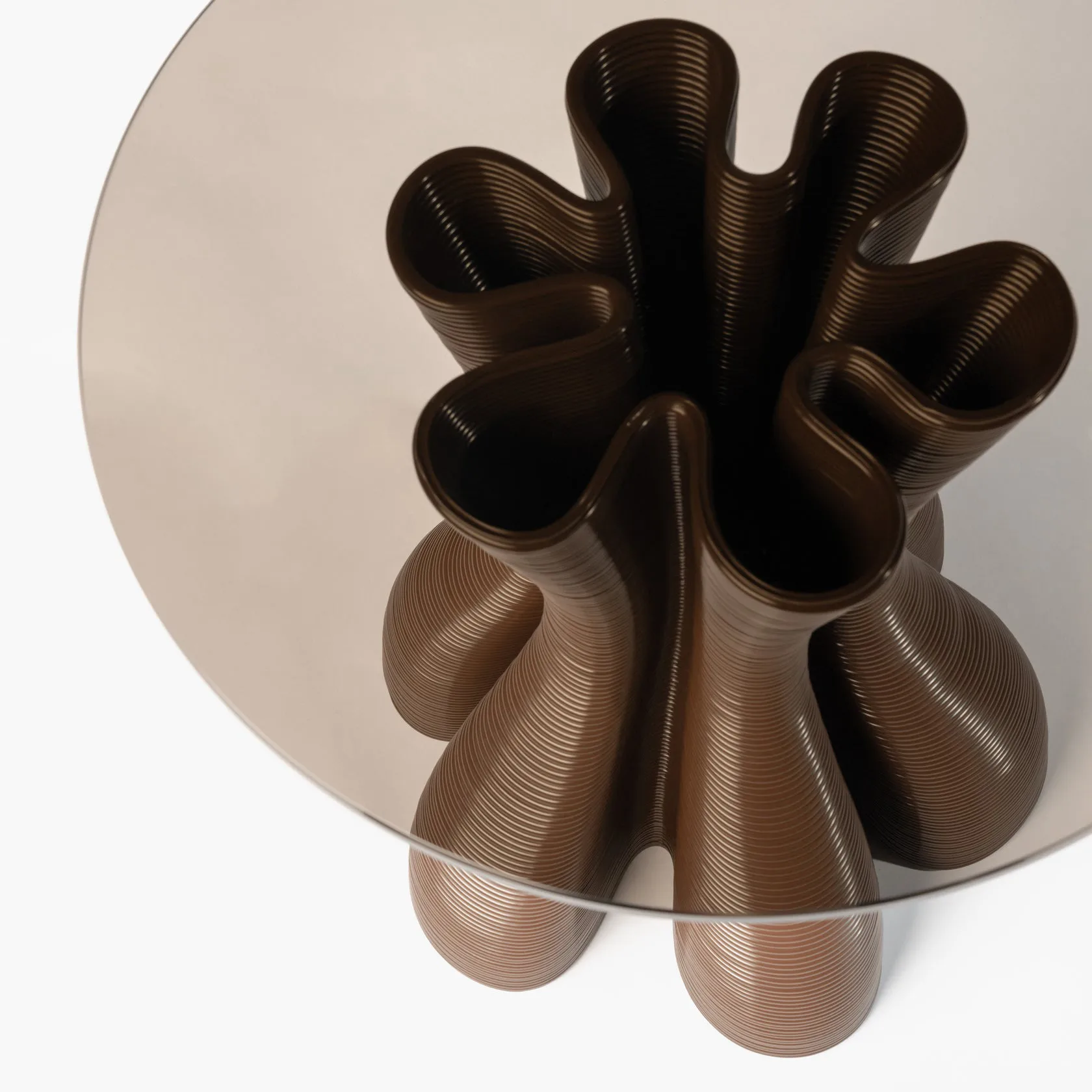 Anemone sidobord Ø50 cm, Chocolate Ekbacken Studios