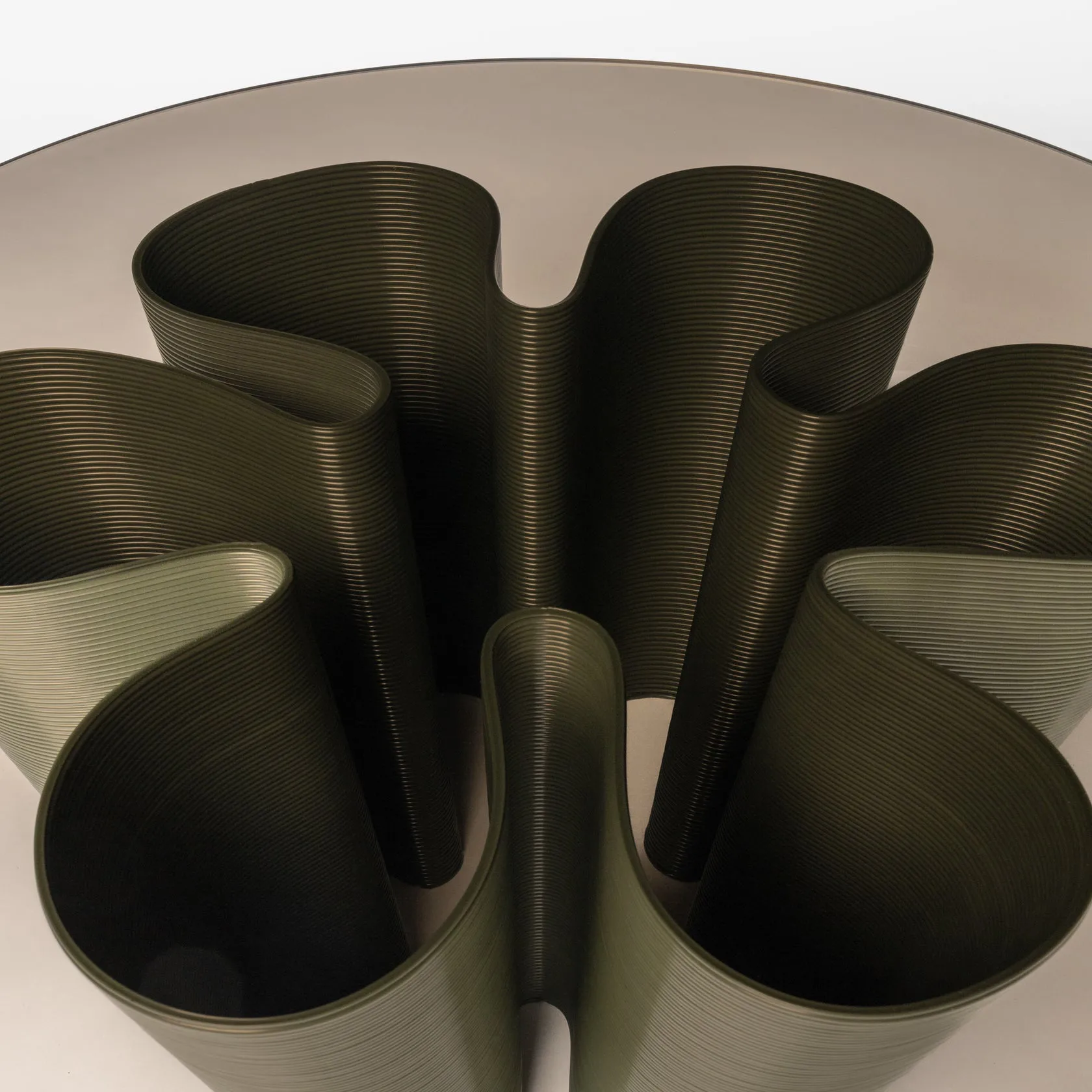 Anemone soffbord Ø110 cm, Olive Ekbacken Studios