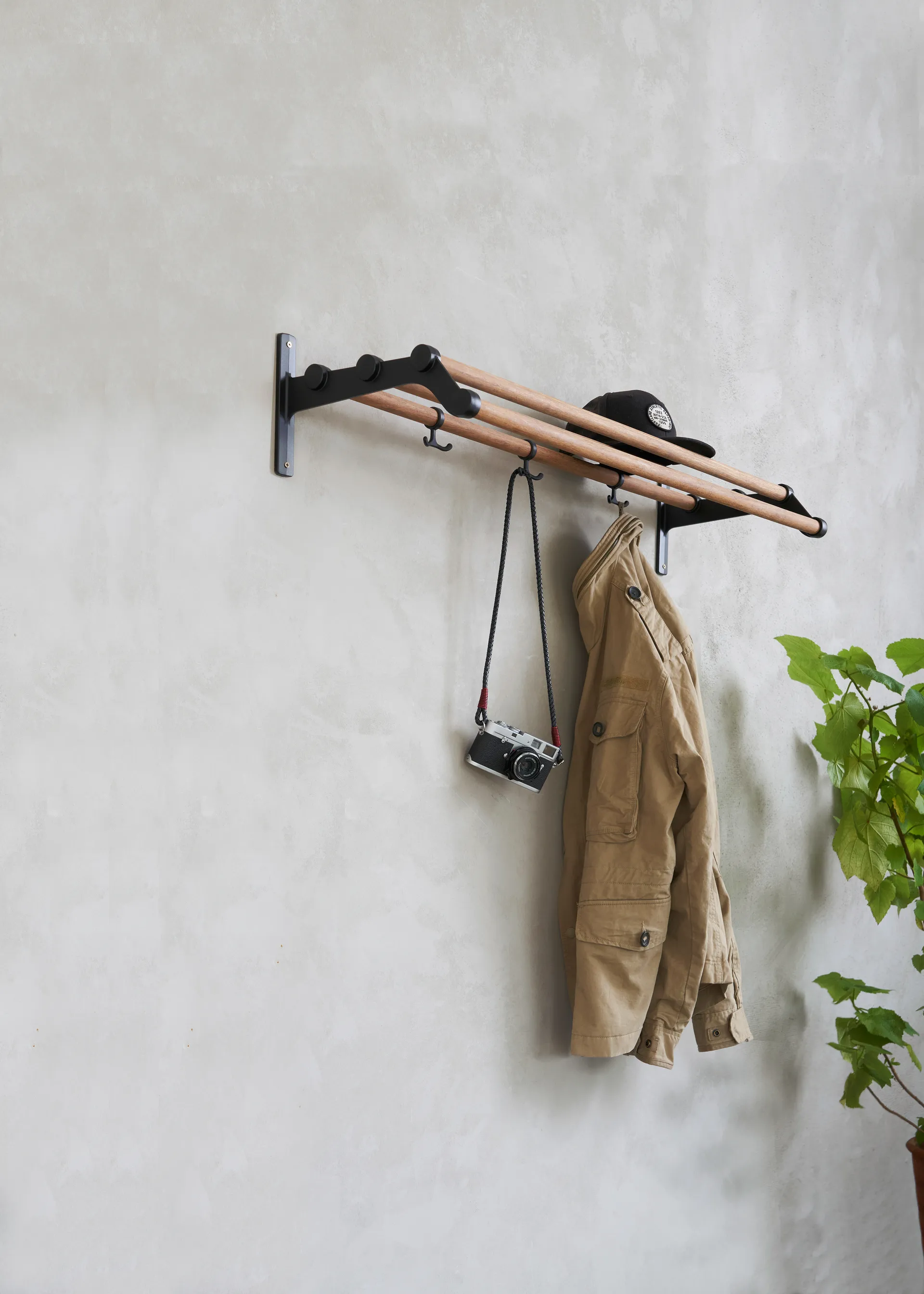 Nostalgi 291 hatthylla 100 cm, Bambu-svart Essem Design