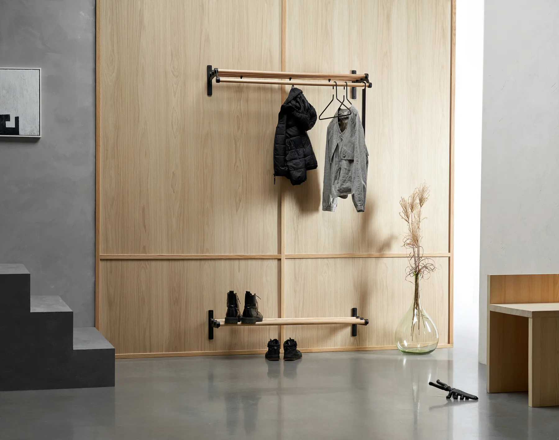 Nostalgi 291 hatthylla 100 cm, Svart-svart Essem Design