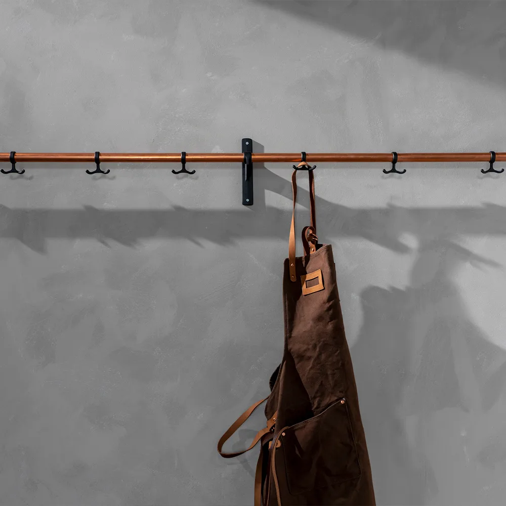 Nostalgi kroklist, Valnöt-aluminium stativ Essem Design