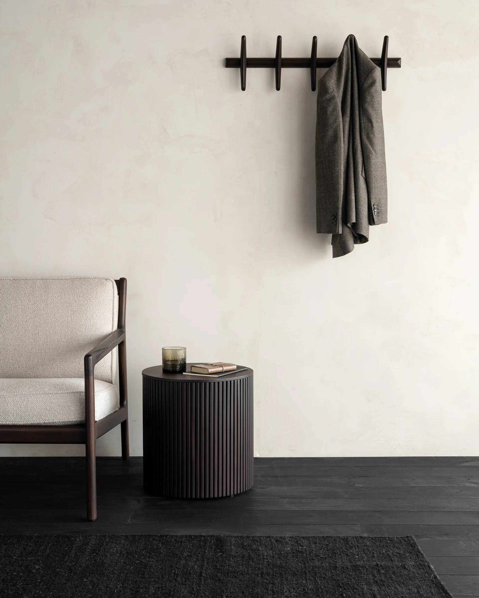 PI klädhängare 70 cm, Mörkbrunbetsad mahogny Ethnicraft