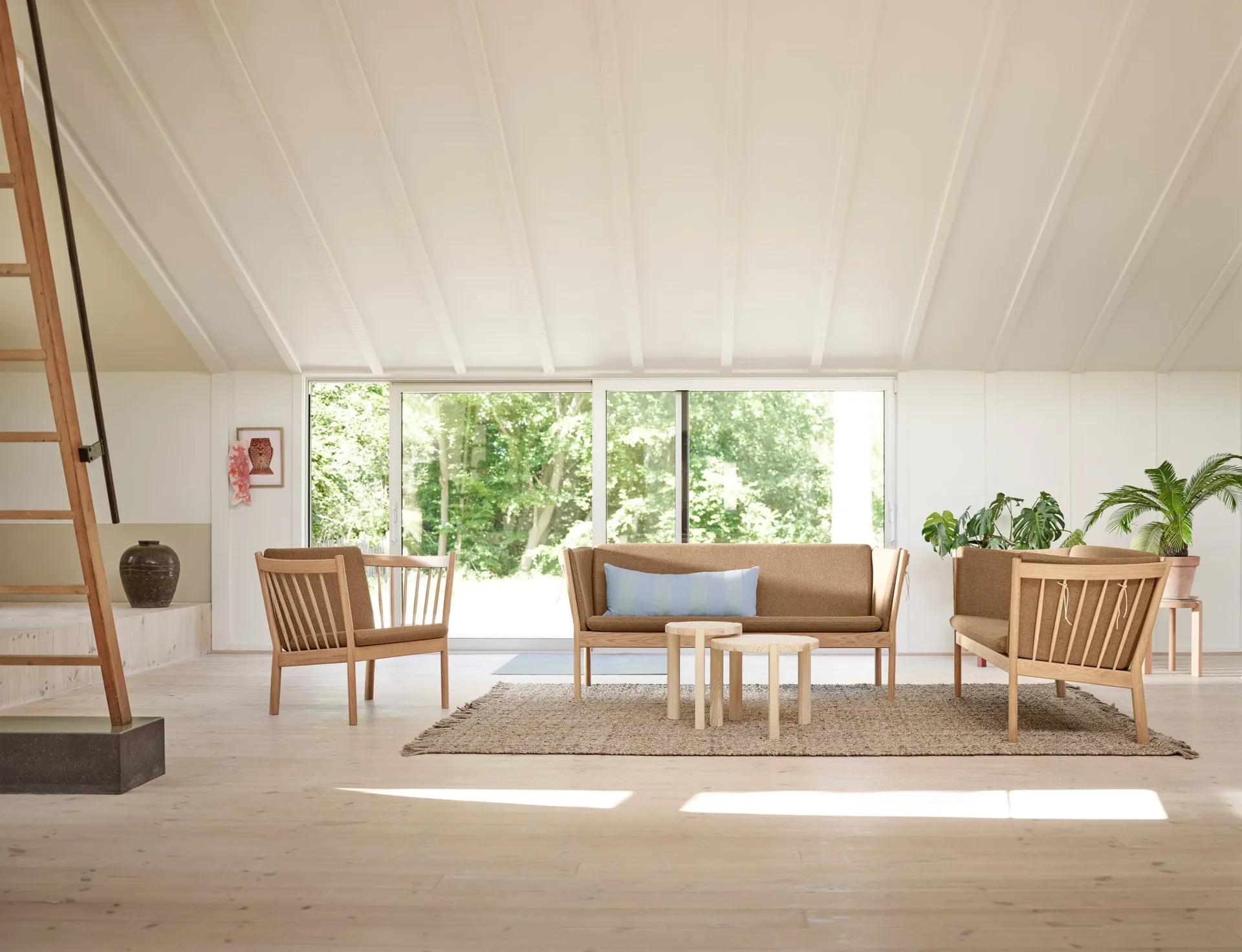 J149 soffa, Tyg brun-lackerad ek, 3-sits FDB Møbler