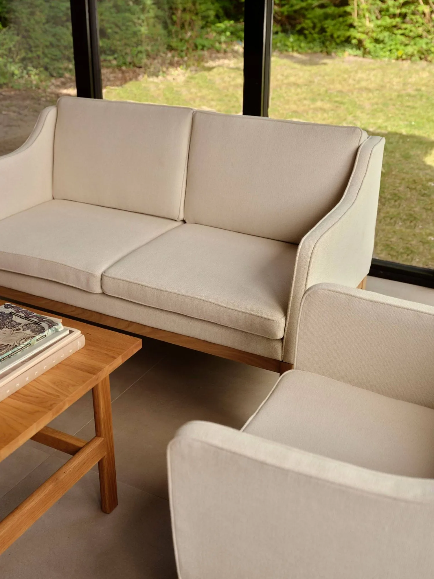 L46 MK155 easy chair karmstol, Lackerad ek-tyg beige FDB Møbler