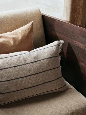 Calm kuddfodral 40x60 cm - Camel-Black - Ferm Living