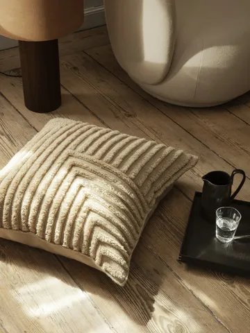 Crease kudde 80x80 cm - Light Sand - Ferm Living