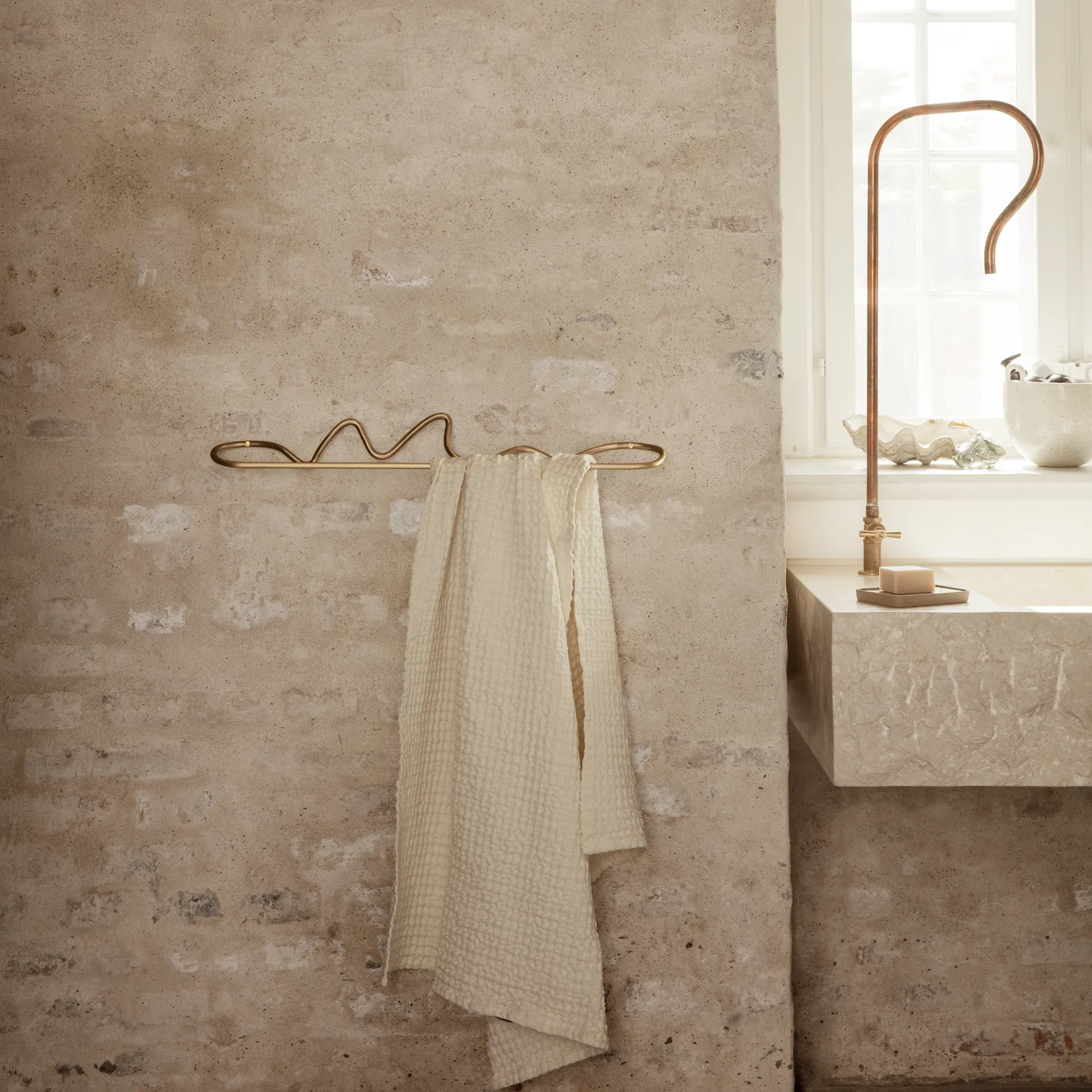 Curvature handdukshängare, Mässing Ferm Living