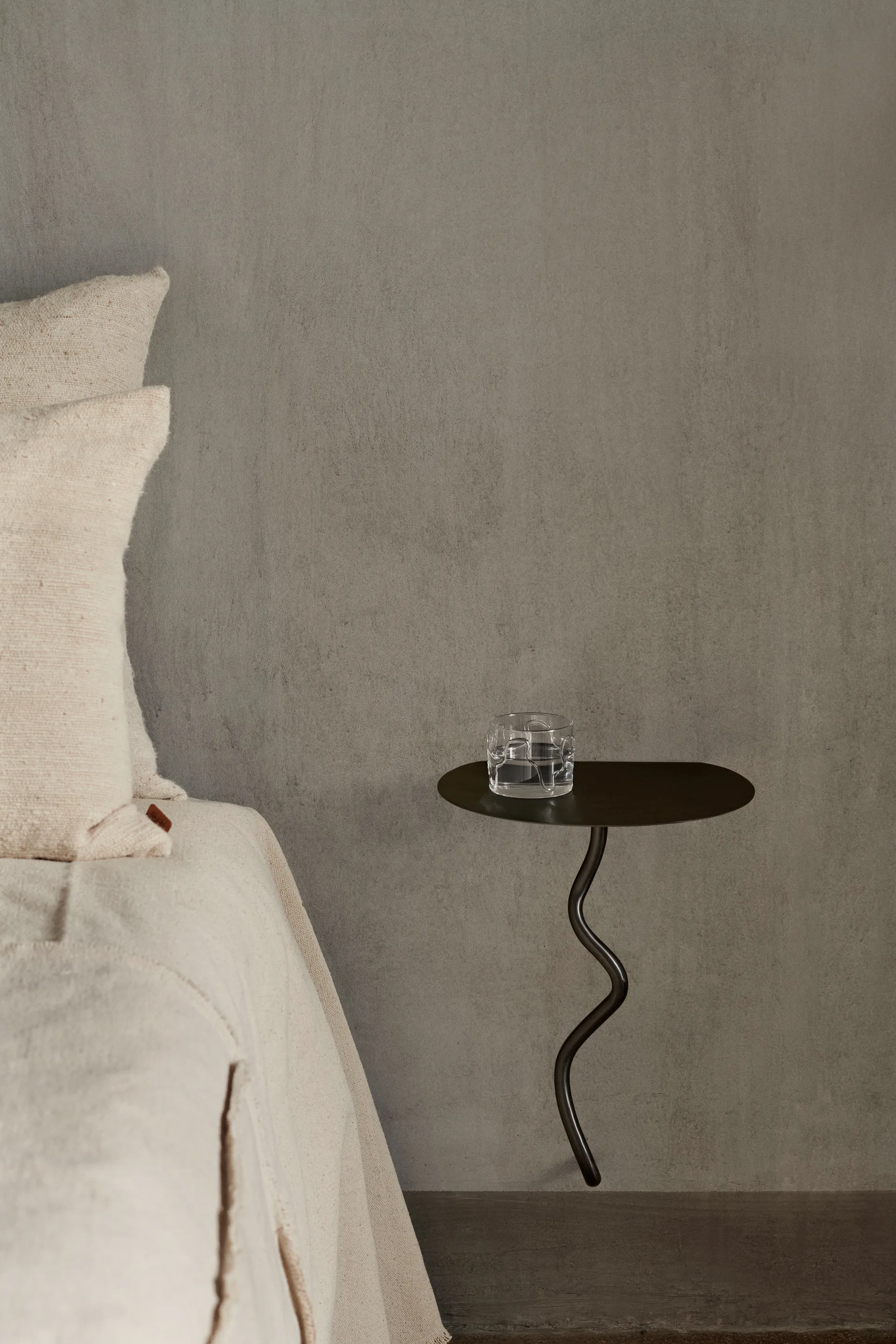 Curvature väggbord, Black Brass Ferm Living