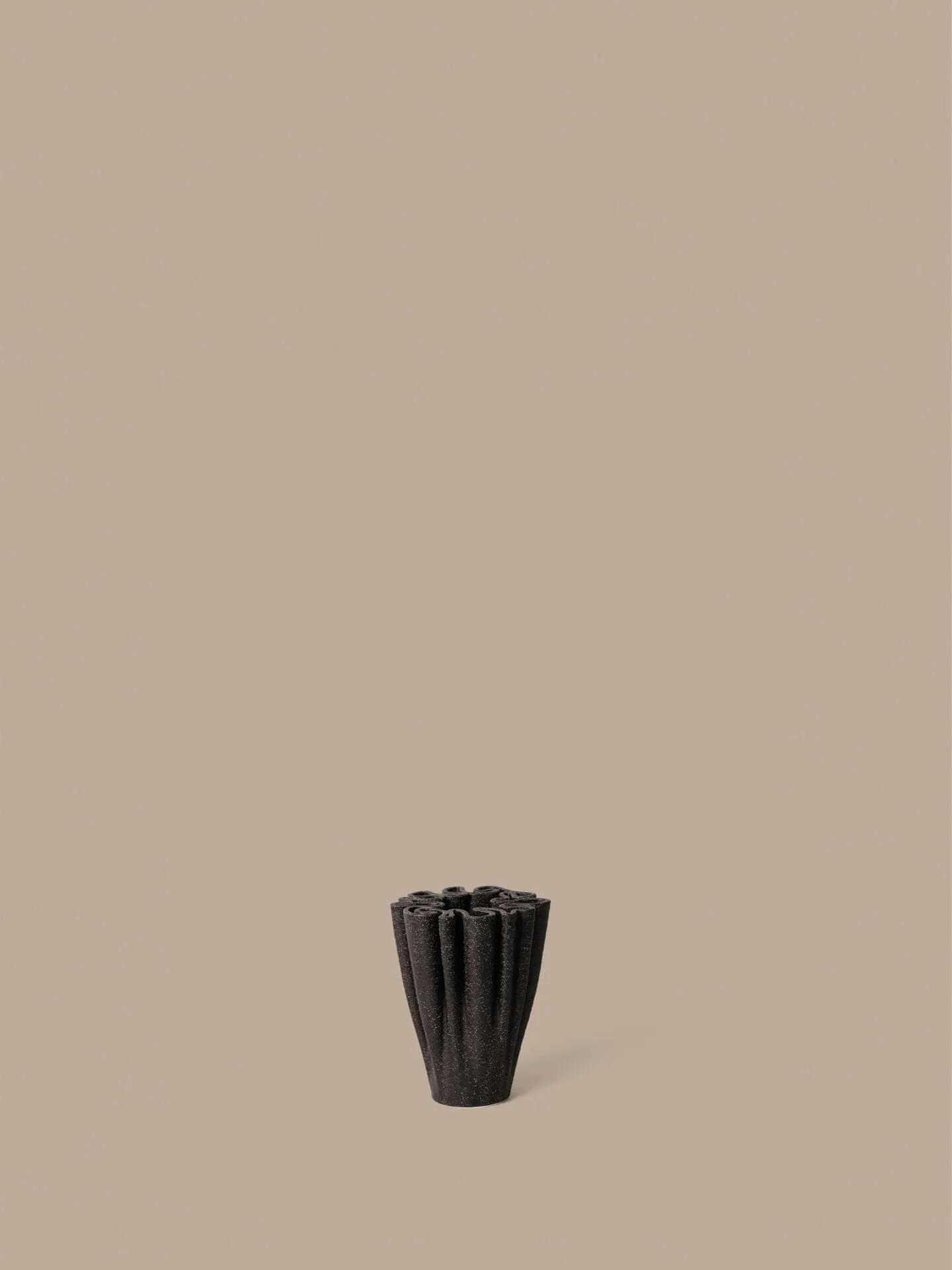 Dedali vas 11 cm, Dark brown Ferm Living