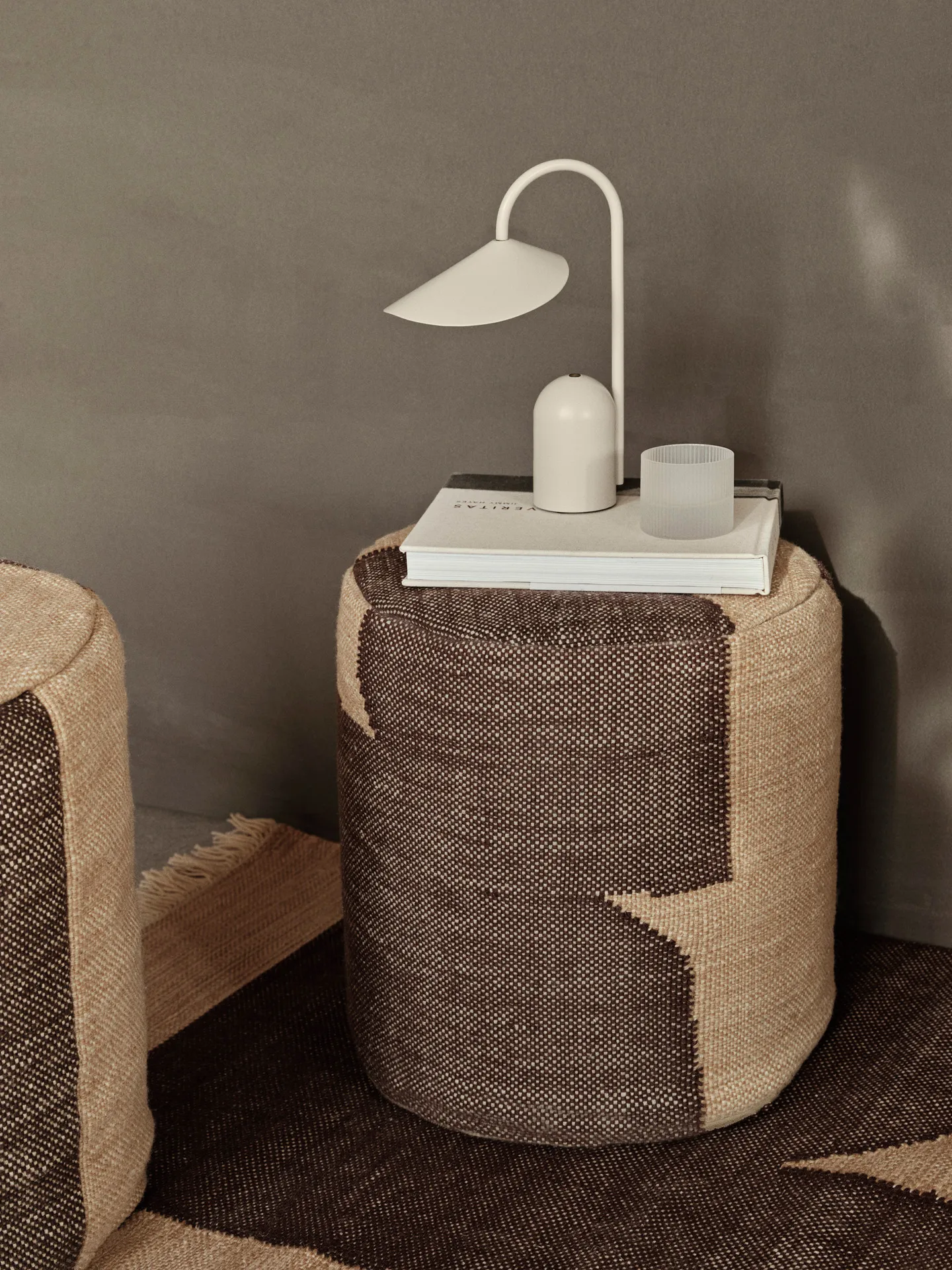 Forene cylinder pouf sittpuff Ø38x42 cm, Tan-Chocolate Ferm Living