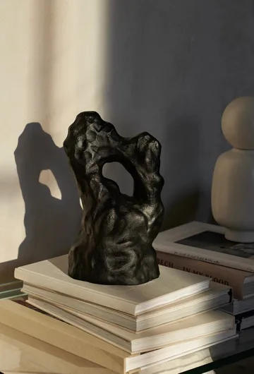 Grotto skulptur - Blackened Aluminium - Ferm Living