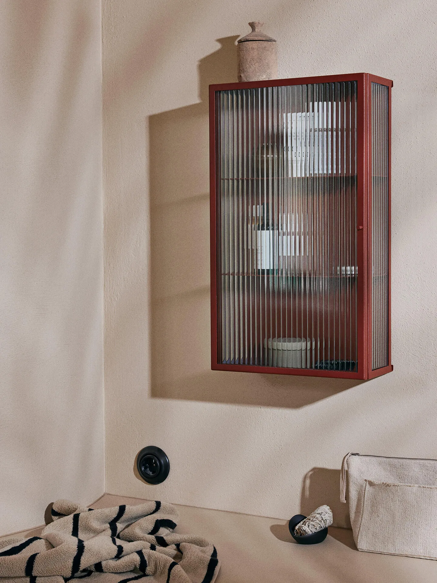 Haze väggskåp, Oxide Red Ferm Living
