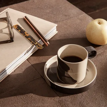 Inlay kopp med fat - Sand-brown - Ferm Living