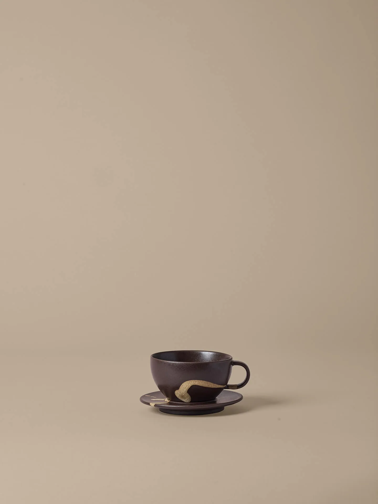 Koyo kopp med fat 36 cl, Dark brown-buff Ferm Living