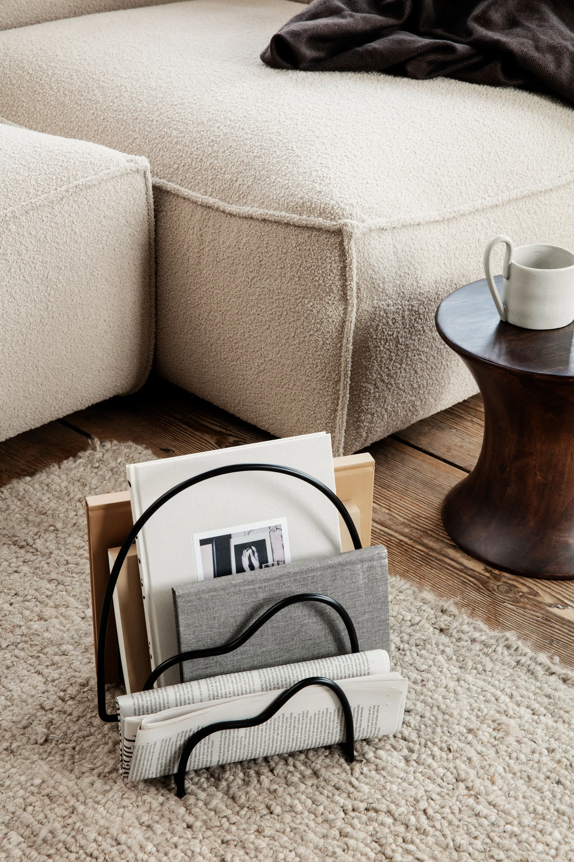 Lithos tidningsställ, Black Ferm Living