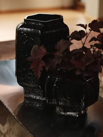 Mokuri vas - Black, 25 cm - Ferm Living