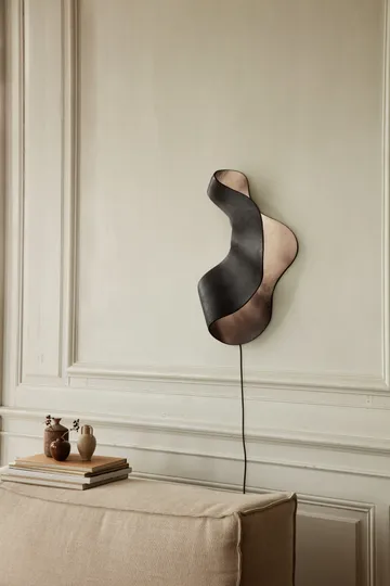 Oyster vägglampa - Black - Ferm Living