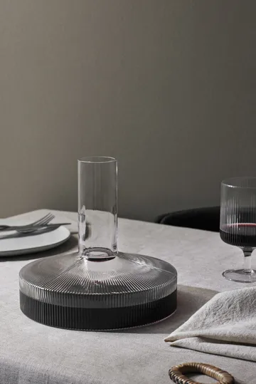 Ripple vinkaraff - Smoked Grey - Ferm Living