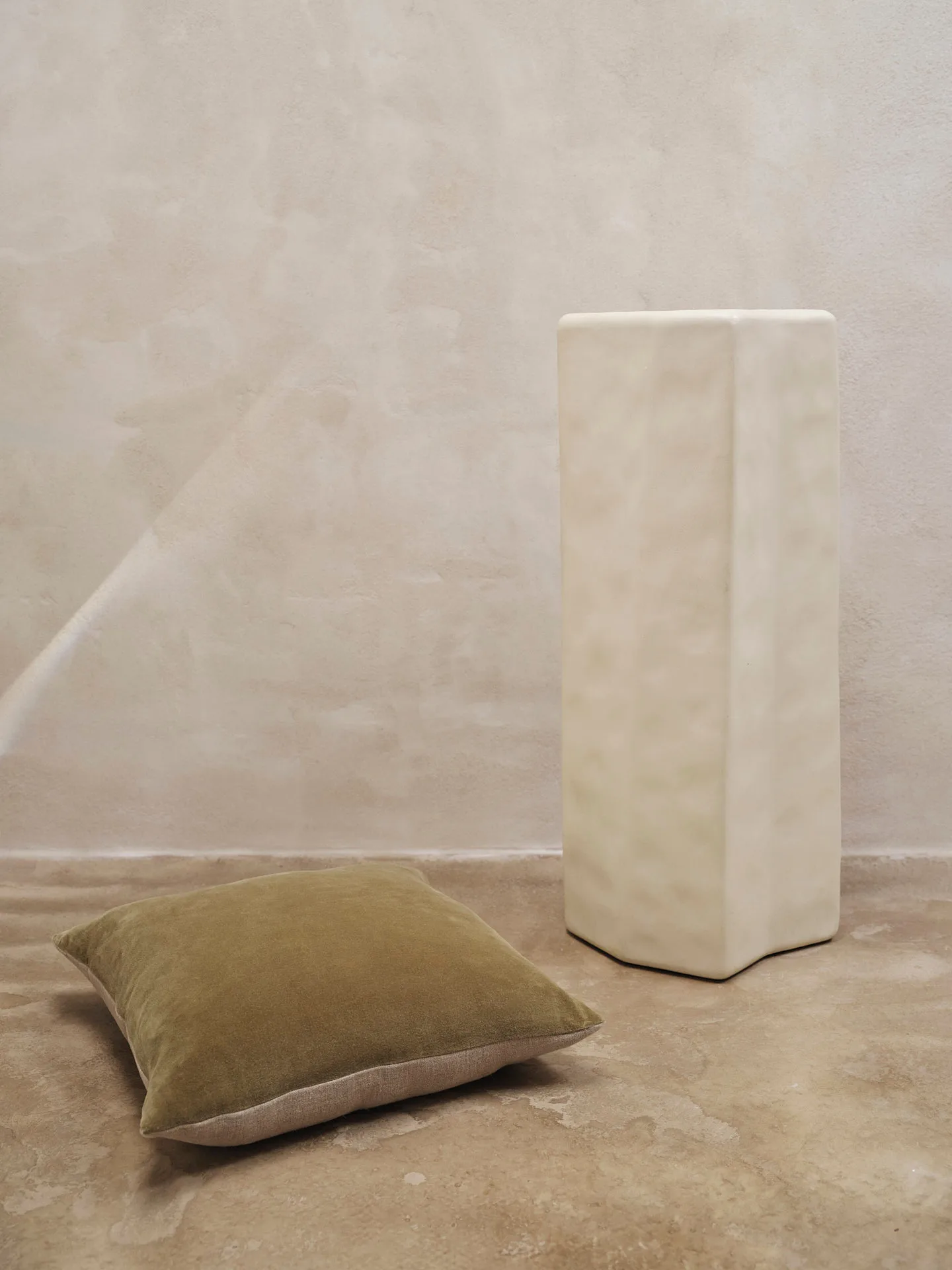 Senti kudde 50x50 cm, Khaki Ferm Living