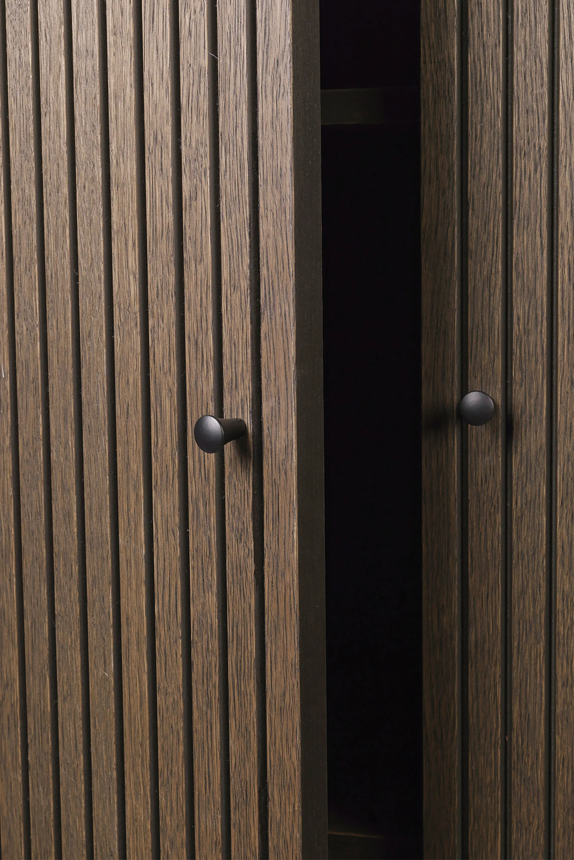 Sill Tall skåp, Dark stained oak Ferm Living