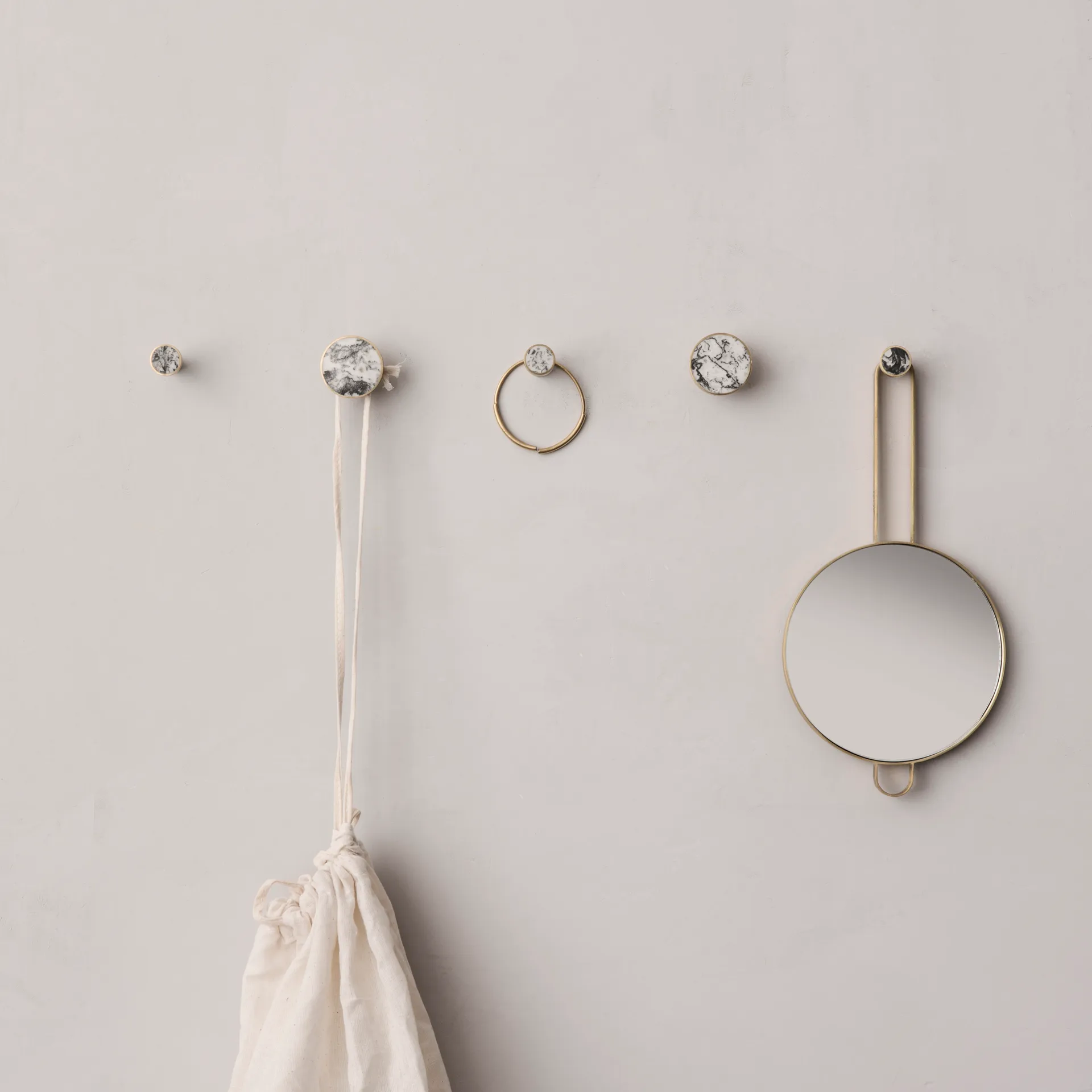 Stone krok liten, vit marmor-mässing Ferm Living